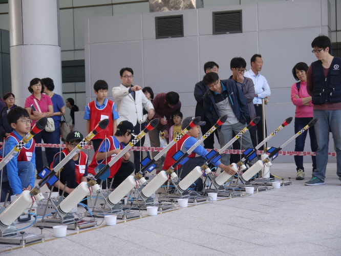 P1420291.JPG : 제18회 대한민국 물로켓 에어로켓 발사대회 본선 대회 사진 3